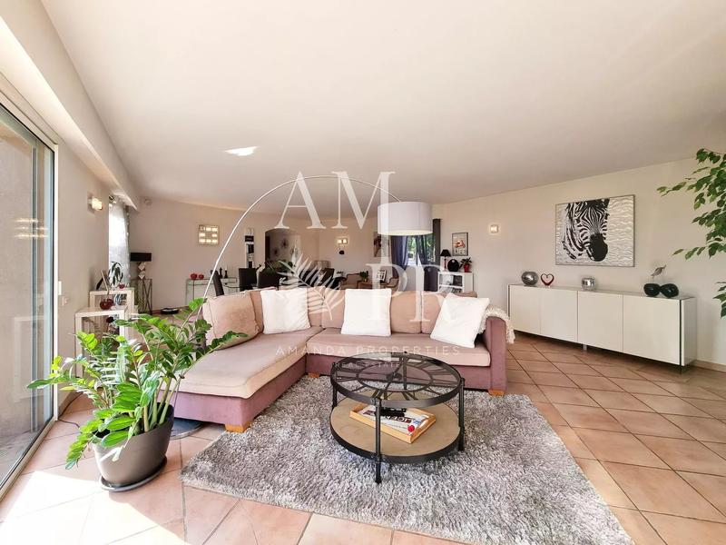 Villa - 215 m² - 8 pièces