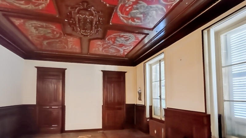 Maison - 270 m² - 10 pièces