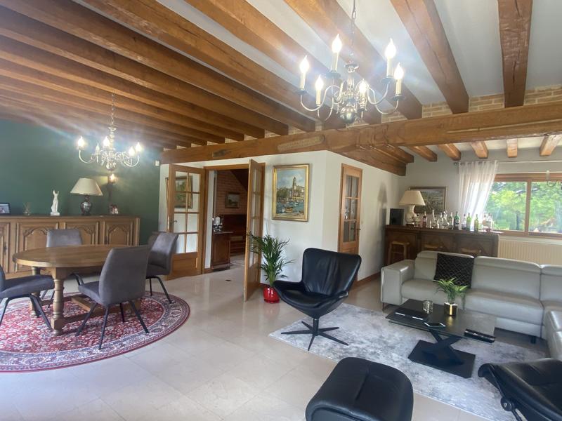 Propriété - 248 m² - 6 pièces