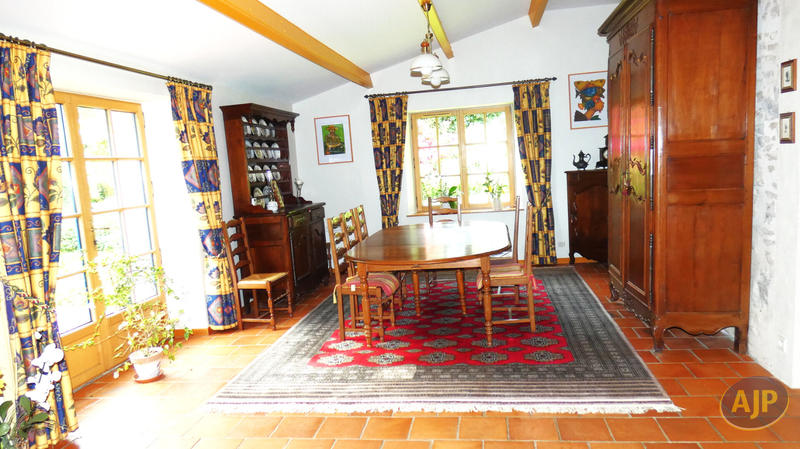 Maison - 180 m² - 8 pièces