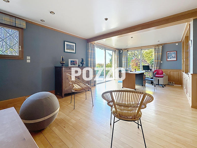 Maison - 270 m² - 10 pièces