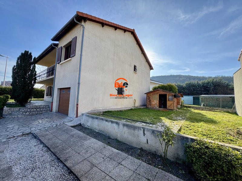 Maison - 214 m² - 7 pièces