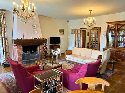 Maison - 221 m² - 5 pièces