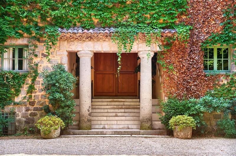 Maison - 2 850 m² - 30 pièces