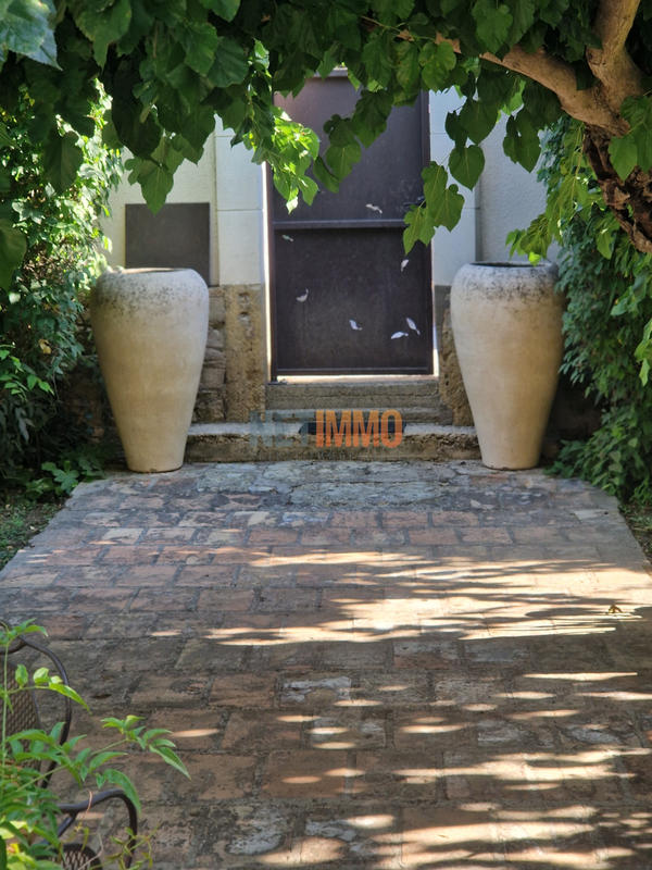 Propriété - 258 m² - 6 pièces