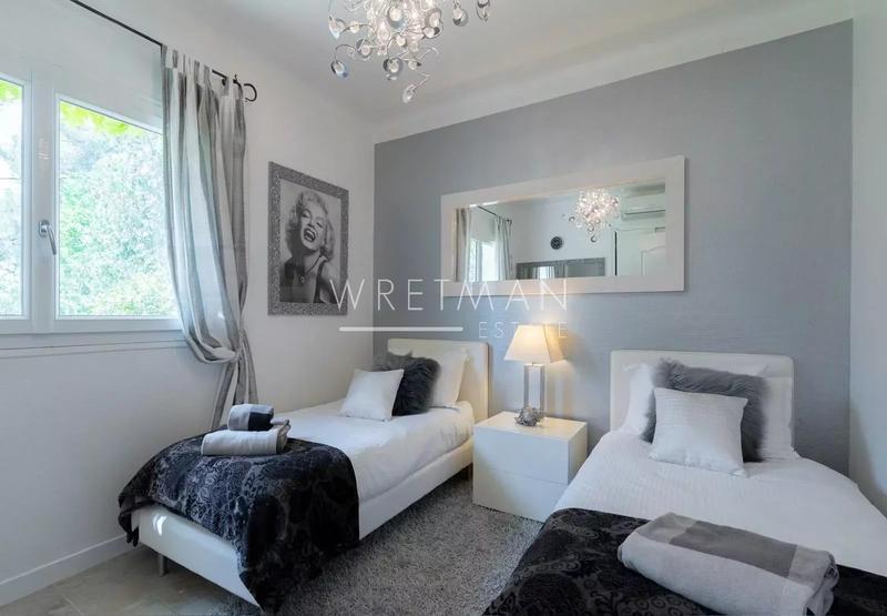 Maison - 255 m² - 8 pièces