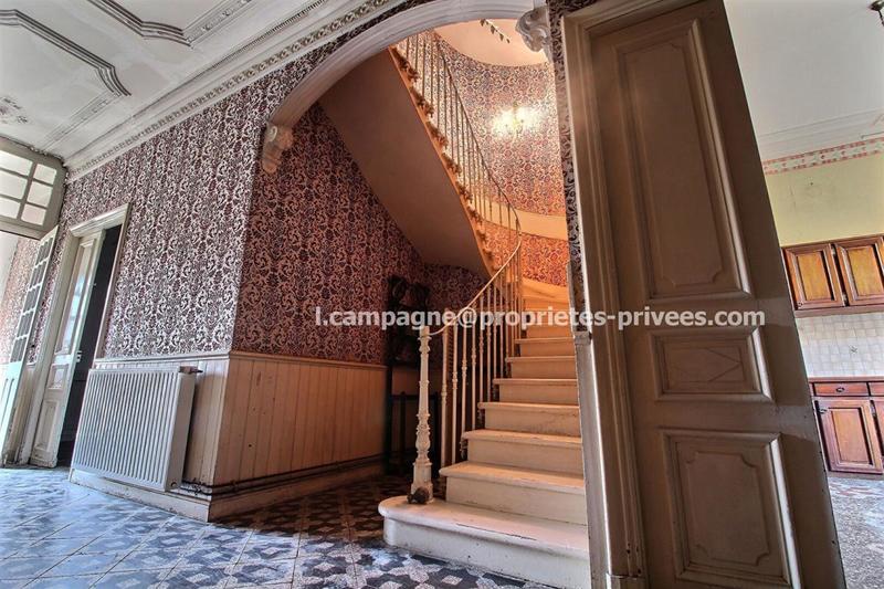 Propriété - 256 m² - 9 pièces