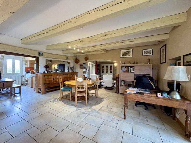 Maison en pierre - 203 m² - 7 pièces