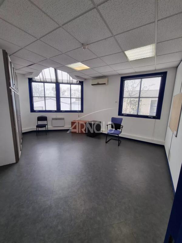 Bureau - 1 240 m² - 90 pièces