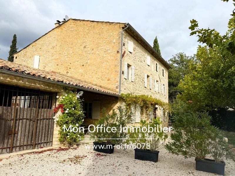 Maison - 255 m² - 10 pièces