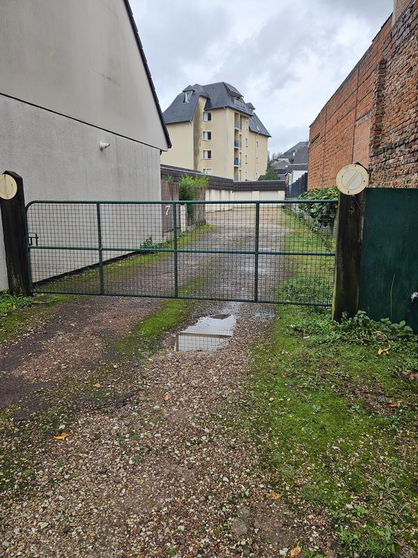 Parking / Garage - 121 m²