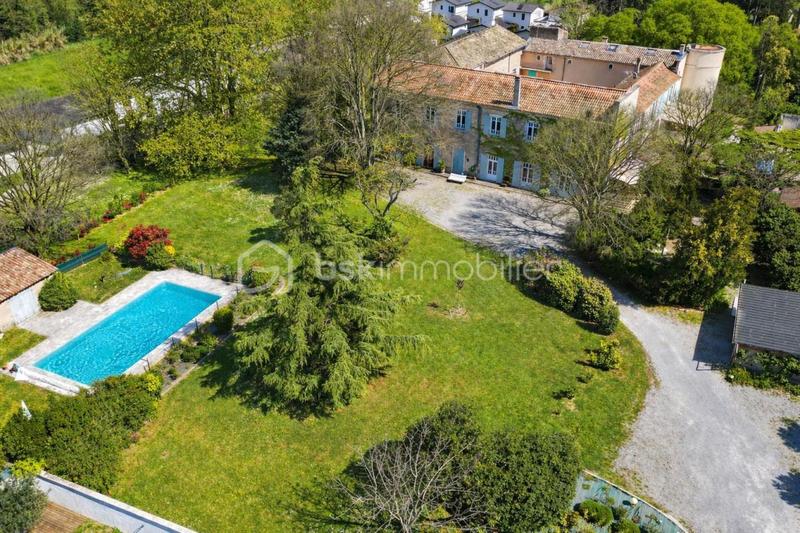 Maison - 387 m² - 10 pièces