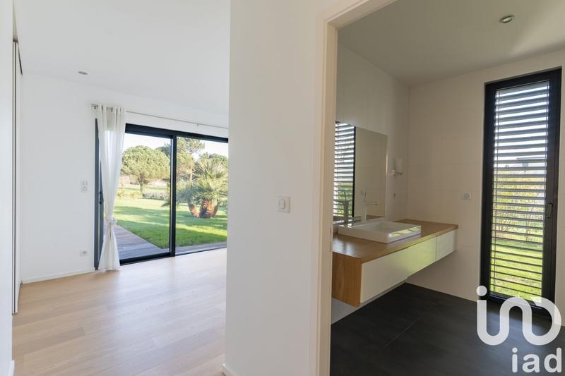 Maison - 240 m² - 8 pièces