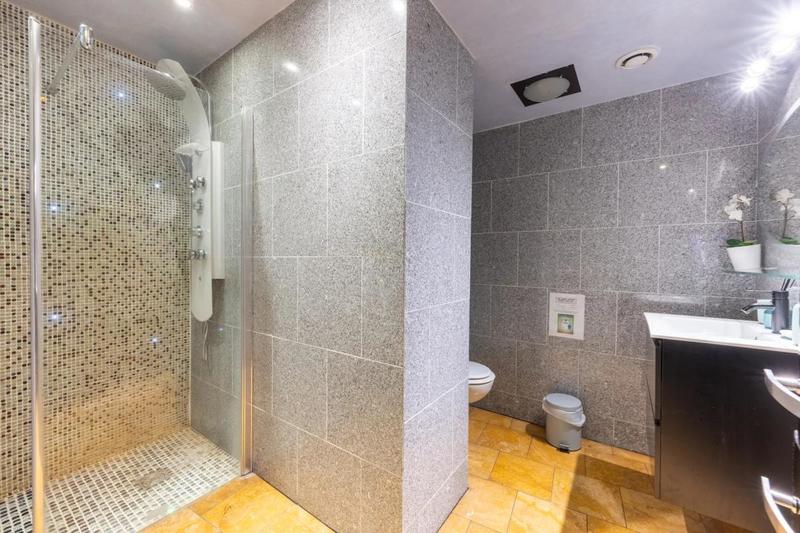 Maison - 178 m² - 8 pièces