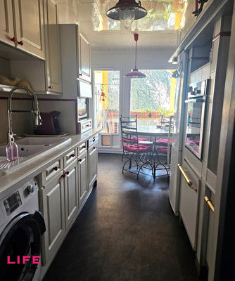 Appartement - 92 m² - 7 pièces