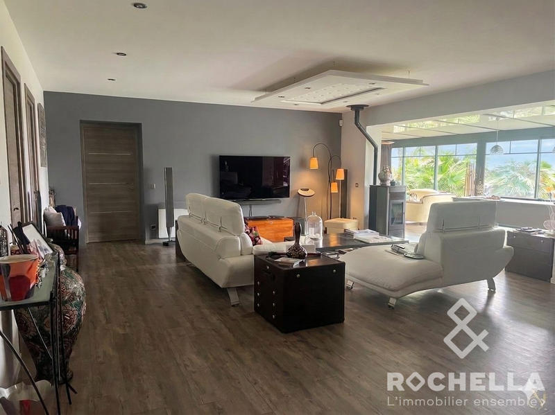 Maison - 201 m² - 5 pièces