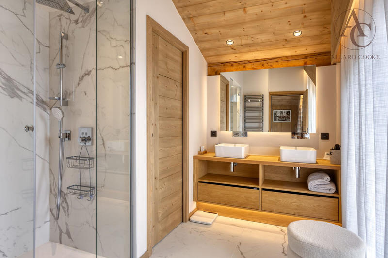 Châlet - 316 m² - 10 pièces