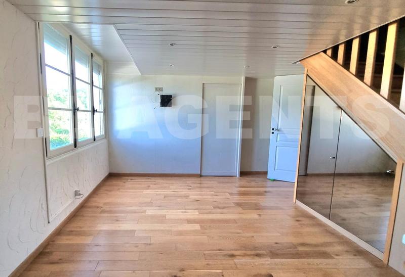 Maison - 295 m² - 9 pièces