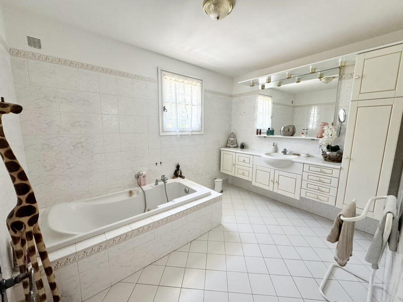 Villa - 160 m² - 10 pièces