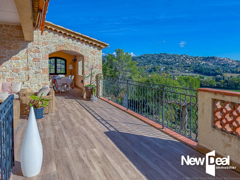 Propriété - 225 m² - 5 pièces