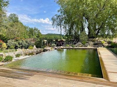 Propriété - 310 m² - 8 pièces