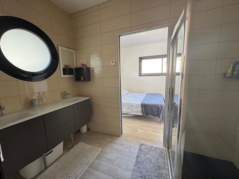 Maison - 202 m² - 8 pièces