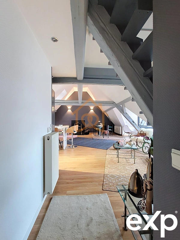 Appartement - 108 m² - 6 pièces