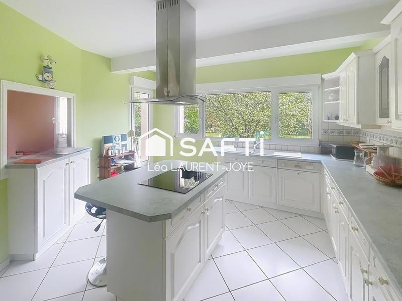 Maison - 230 m² - 8 pièces