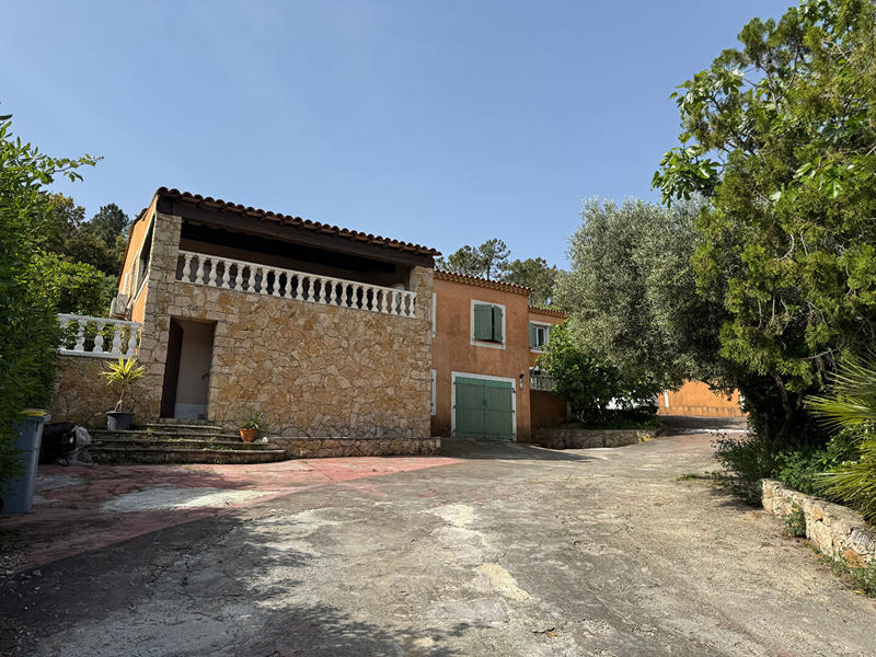 Maison - 230 m² - 10 pièces