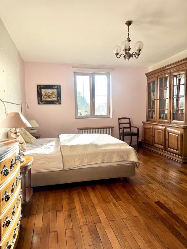 Maison - 230 m² - 8 pièces