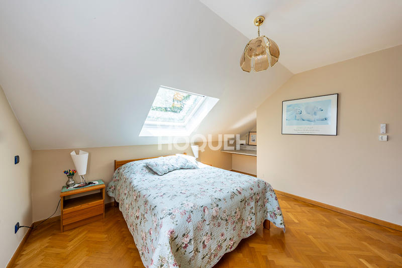 Maison - 238 m² - 8 pièces