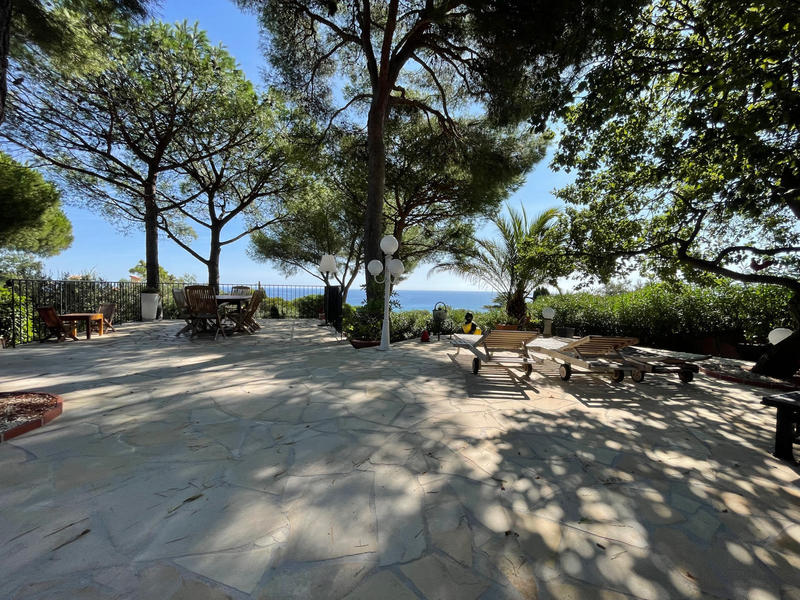 Propriété - 250 m² - 10 pièces