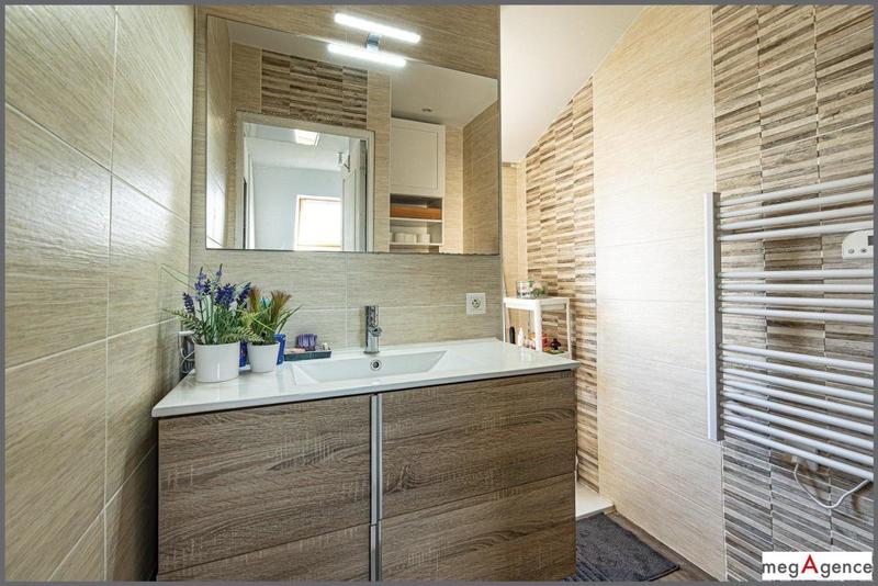 Maison - 161 m² - 9 pièces