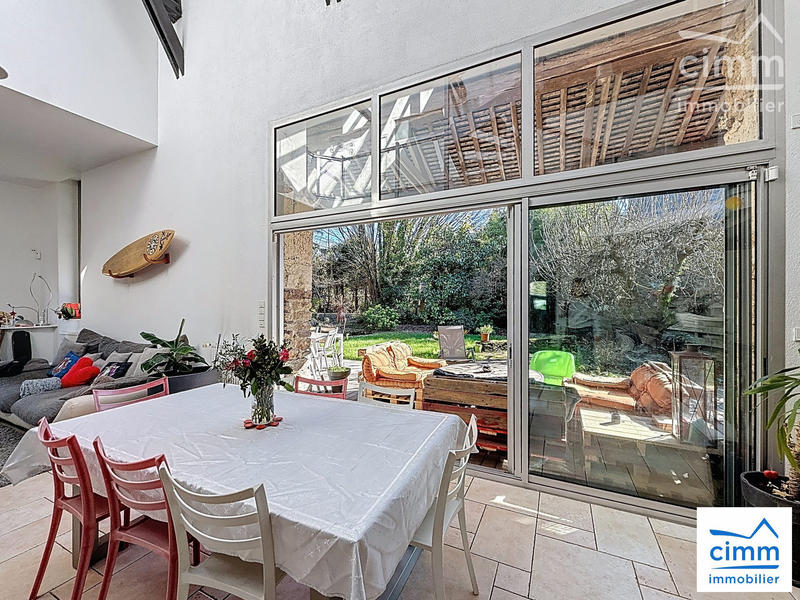 Maison - 202 m² - 7 pièces