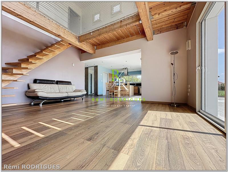 Maison - 213 m² - 9 pièces