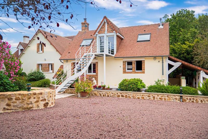 Maison - 230 m² - 8 pièces