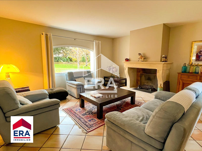 Maison - 230 m² - 10 pièces