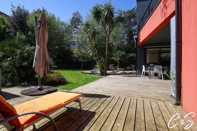 Maison - 240 m² - 6 pièces