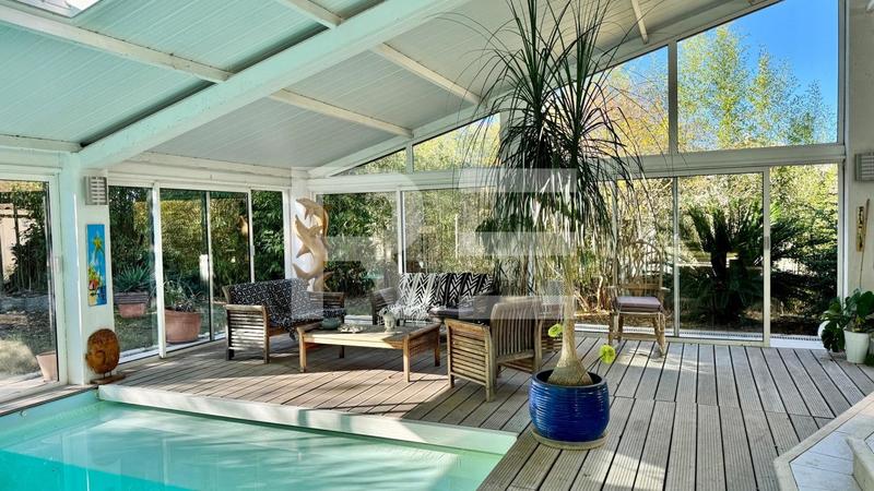 Maison - 217 m² - 7 pièces