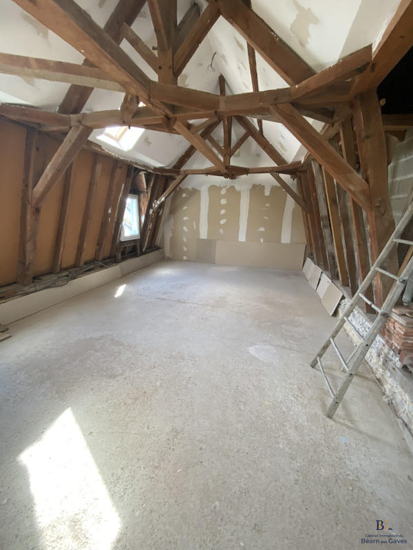 Appartement - 97 m² - 6 pièces