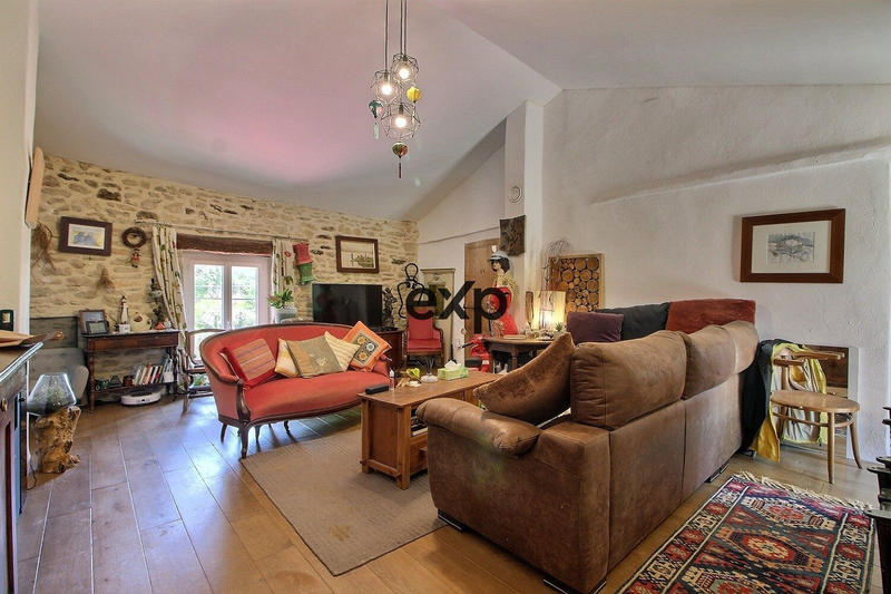 Mas - 205 m² - 5 pièces