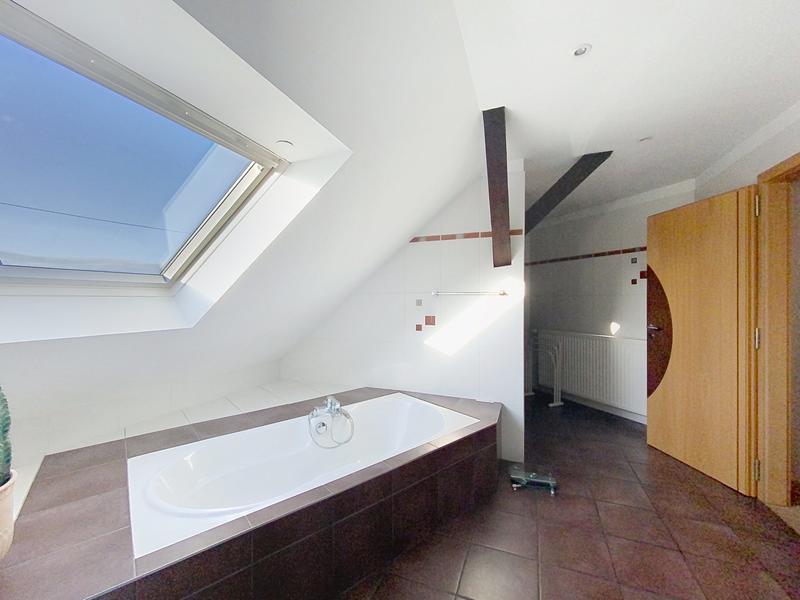 Maison - 203 m² - 6 pièces