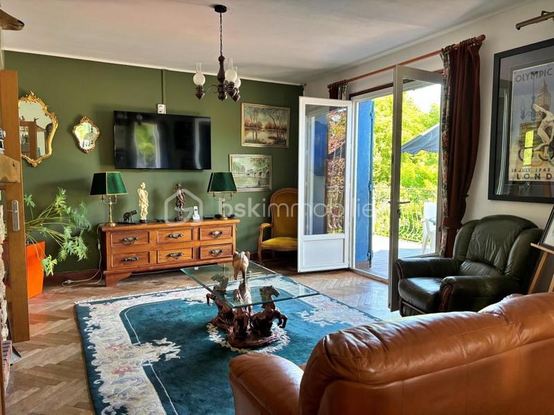 Maison - 240 m² - 9 pièces