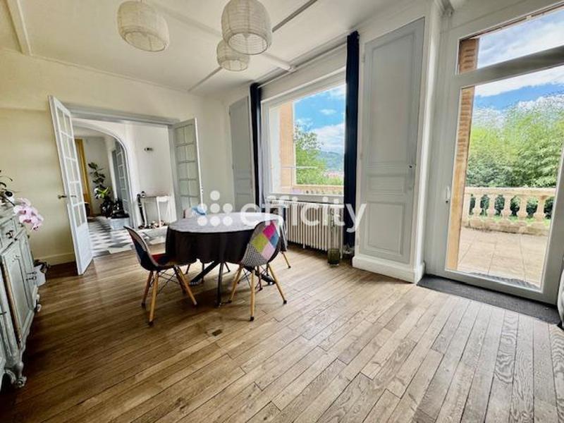 Maison - 270 m² - 11 pièces