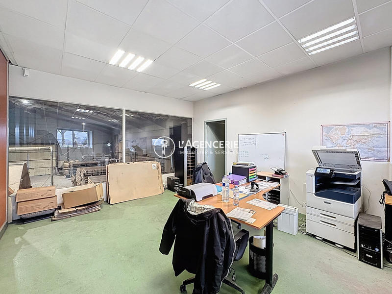 Local d'activités - 1 800 m²