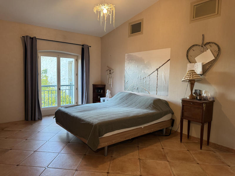 Maison - 250 m² - 9 pièces