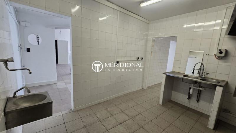 Local commercial - 110 m² - 5 pièces