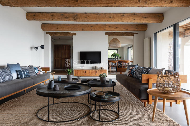 Villa - 347 m² - 9 pièces