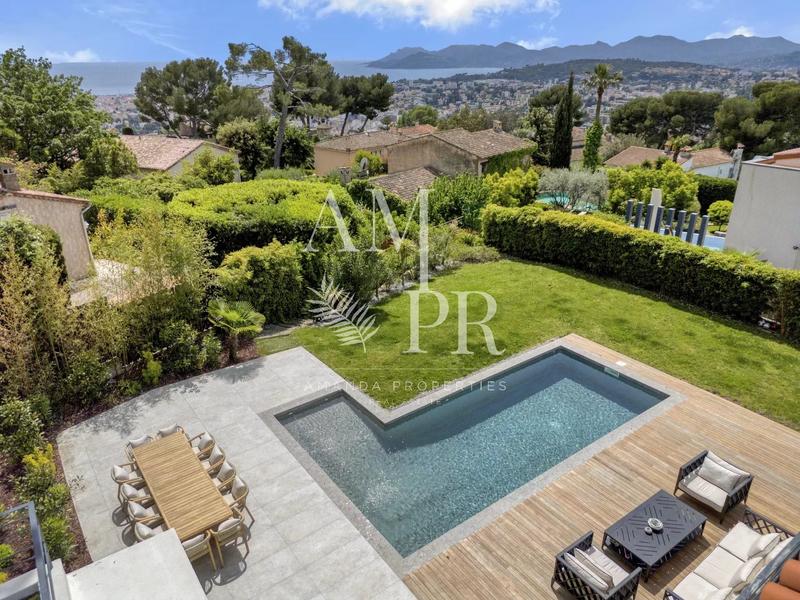 Villa - 247 m² - 6 pièces