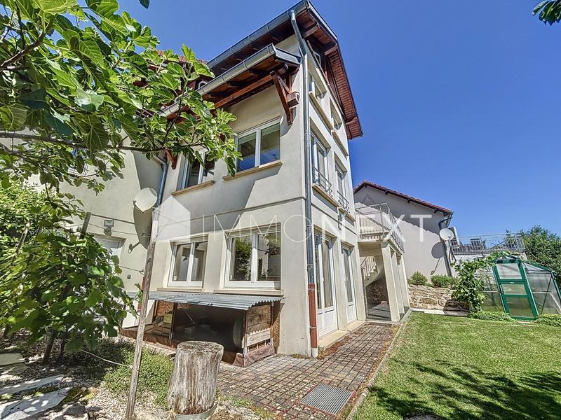 Maison - 222 m² - 9 pièces